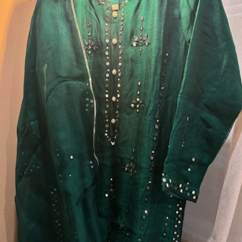 Agha noor bridal size small like new - Picture 2 of 4